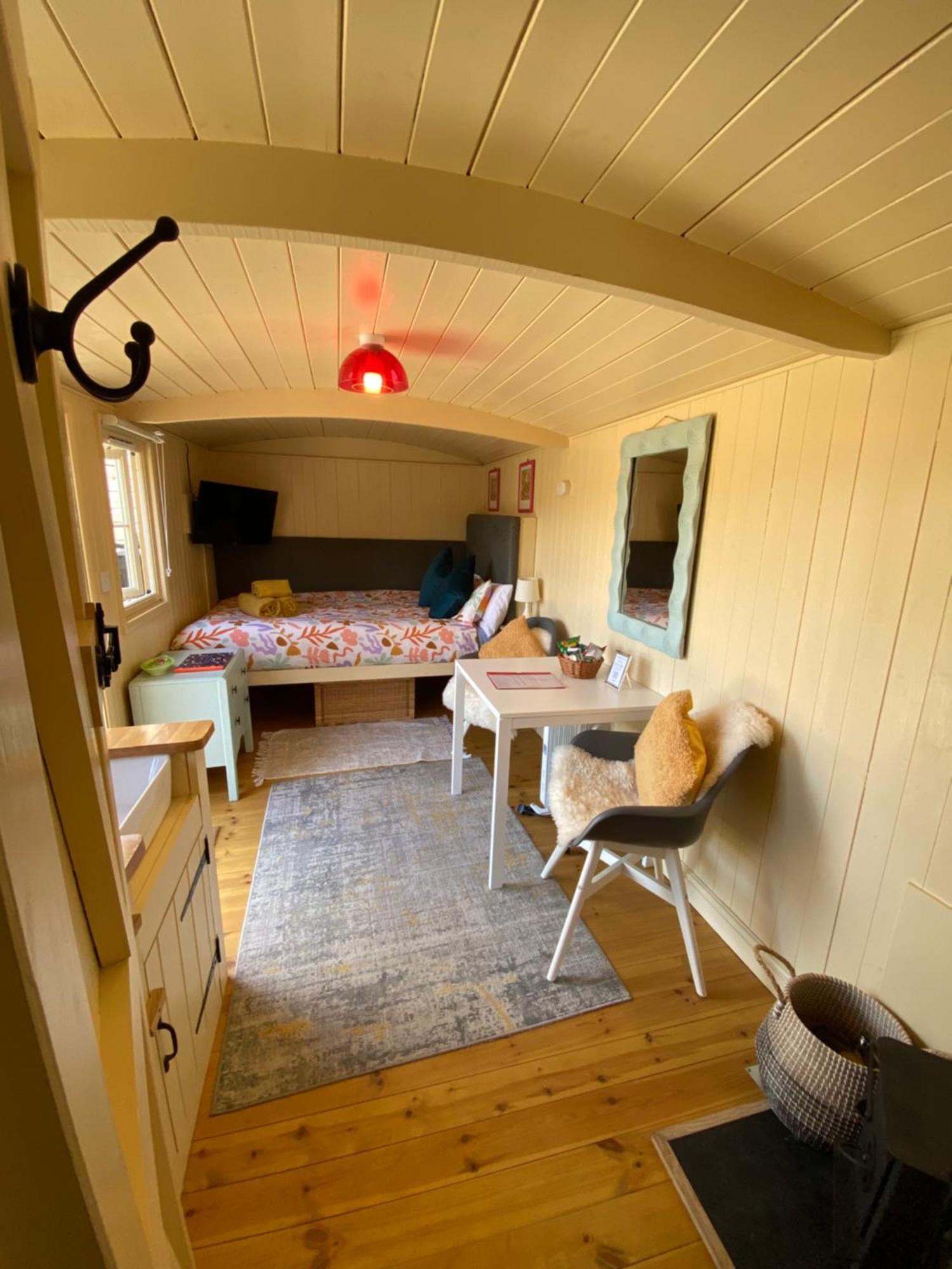 The Hut At Bay Tree Farm, * Nympsfield