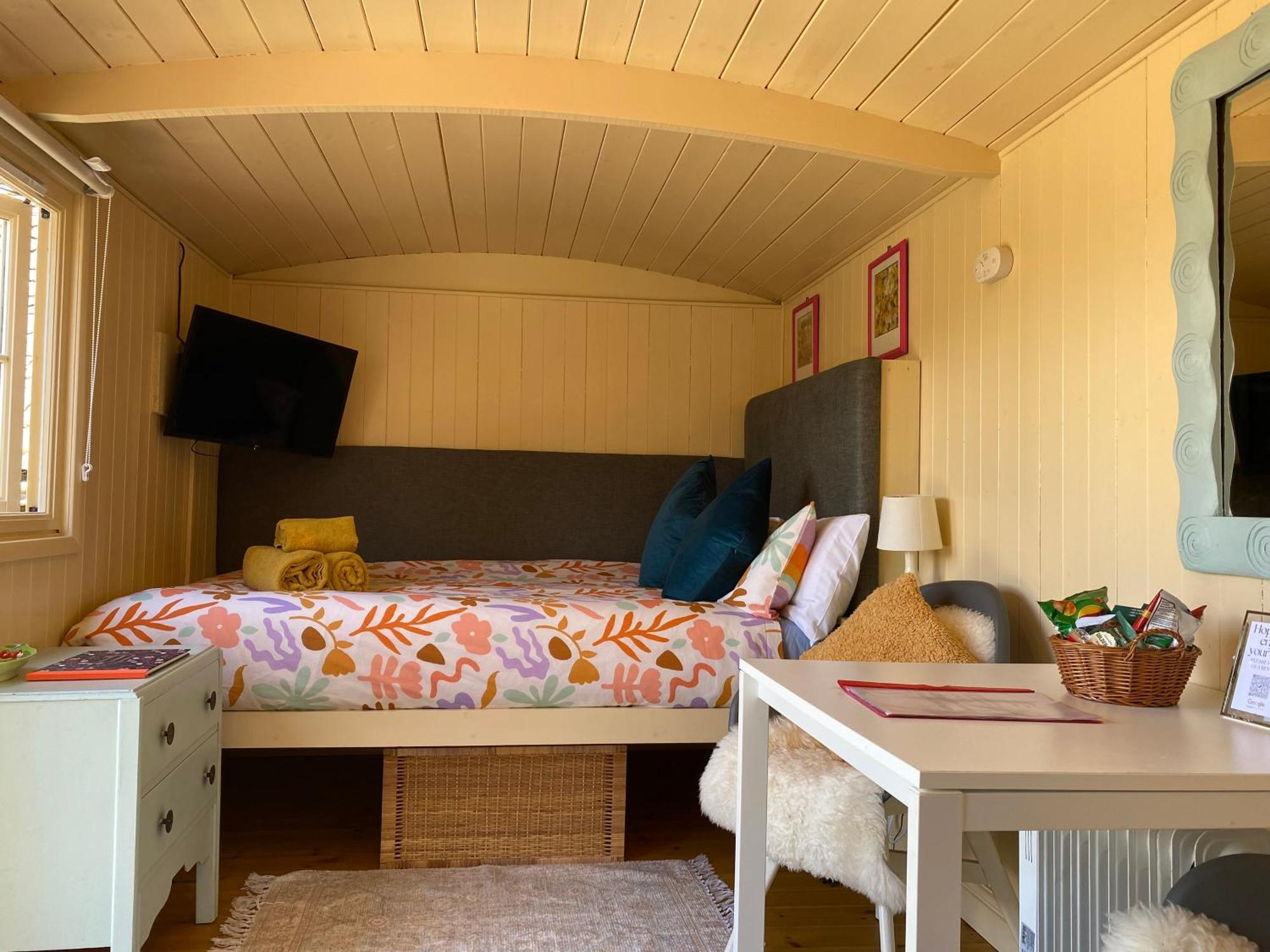 The Hut At Bay Tree Farm,